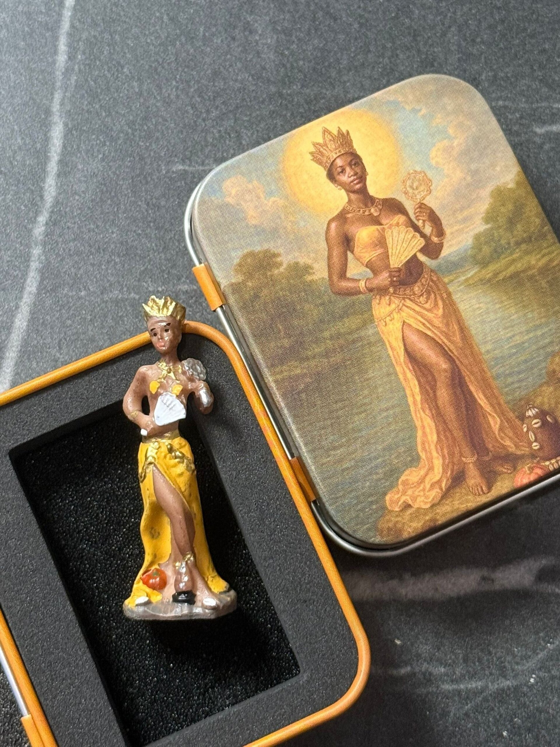 Imagen Oshun en lata 5cm - 1